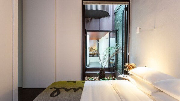 3 bedrooms, desk, iron/ironing board, free WiFi - The Art House, Alexandria Isyd (Alexandria)