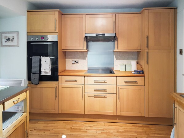 Dishwasher, cookware/dishes/utensils
