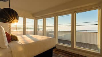 Glass Corner Ocean Facing King, Second Floor | Ropa de cama hipoalergénica y camas con pillow-top