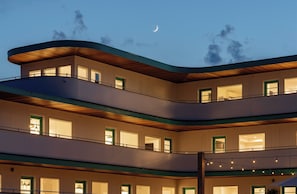 Façade de l’hébergement - soirée/nuit