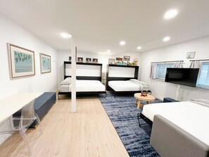 4 bedrooms, iron/ironing board, WiFi, bed sheets