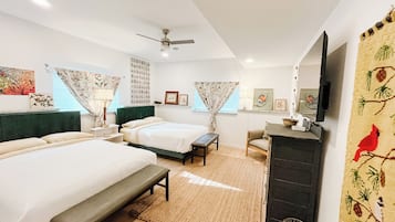 4 bedrooms, iron/ironing board, WiFi, bed sheets