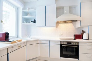 Fridge, microwave, oven, stovetop - Residenz Kaiser Franz Josef - Deluxe Suite (Bad Gastein)