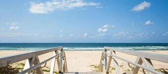 Acacia Holiday Apartment - Cozy seaside getaway with quiet charm and balcony