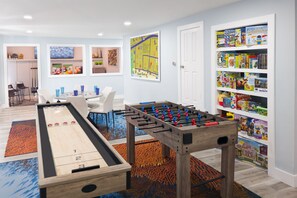 Games room - #1 Destin home, Saltwater spa & pool, Beach@2min walk, Golf cart (Destin)