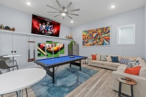 Games room - #1 Destin home, Saltwater spa & pool, Beach@2min walk, Golf cart (Destin)