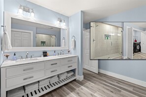 Hair dryer, towels - #1 Destin home, Saltwater spa & pool, Beach@2min walk, Golf cart (Destin)