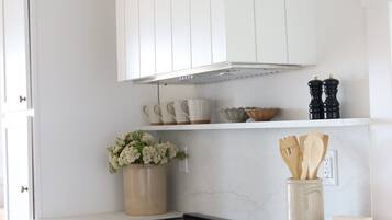 Fridge, oven, stovetop, paper towels