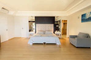 5 bedrooms, iron/ironing board, WiFi, bed sheets