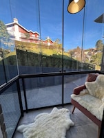 Appartement Luxe, balcon, vue ville | Lanai