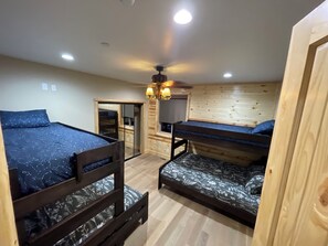 5 chambres, bureau, Wi-Fi gratuit, draps fournis