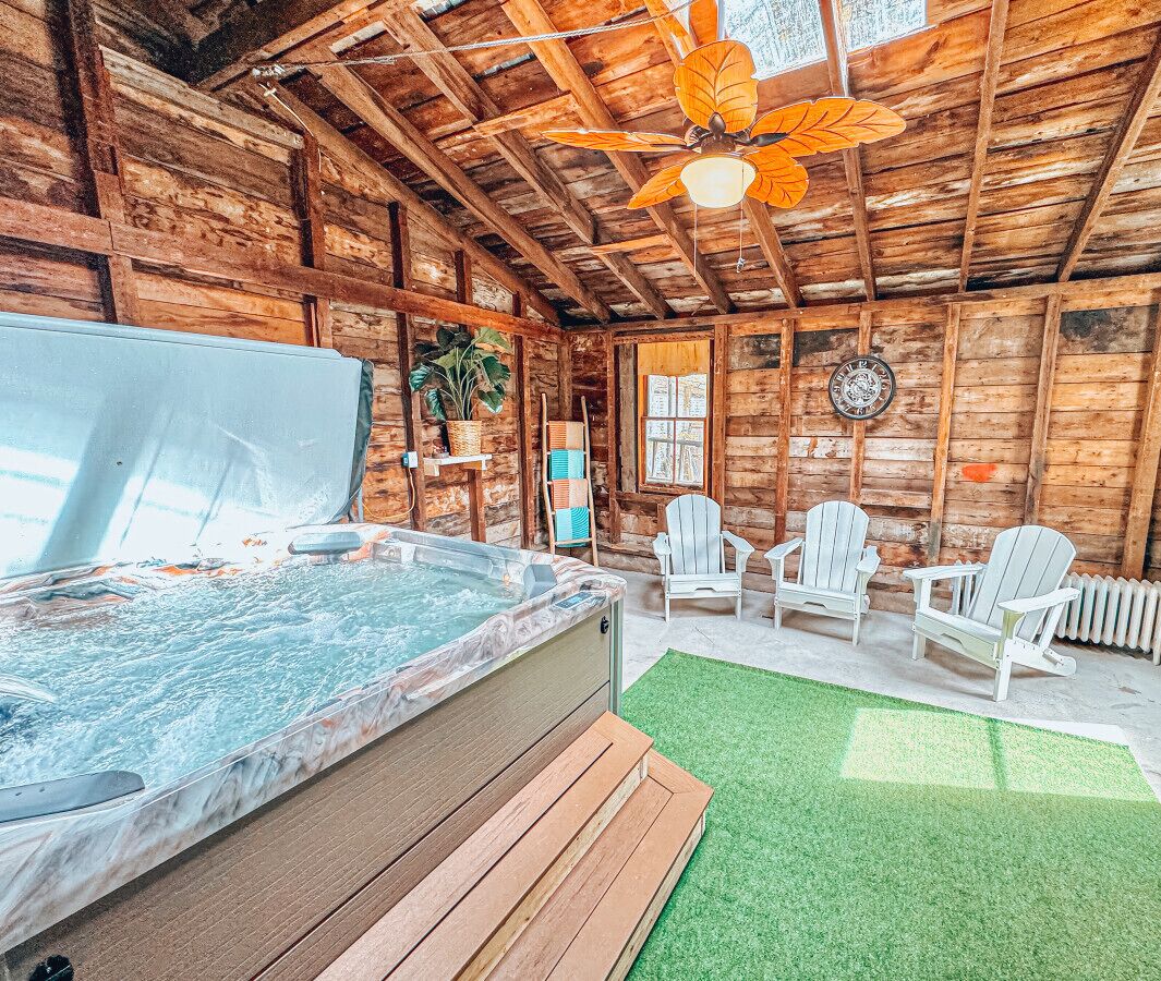 Indoor spa tub