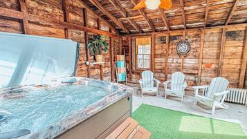 Indoor spa tub