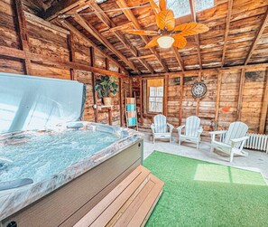 Indoor spa tub