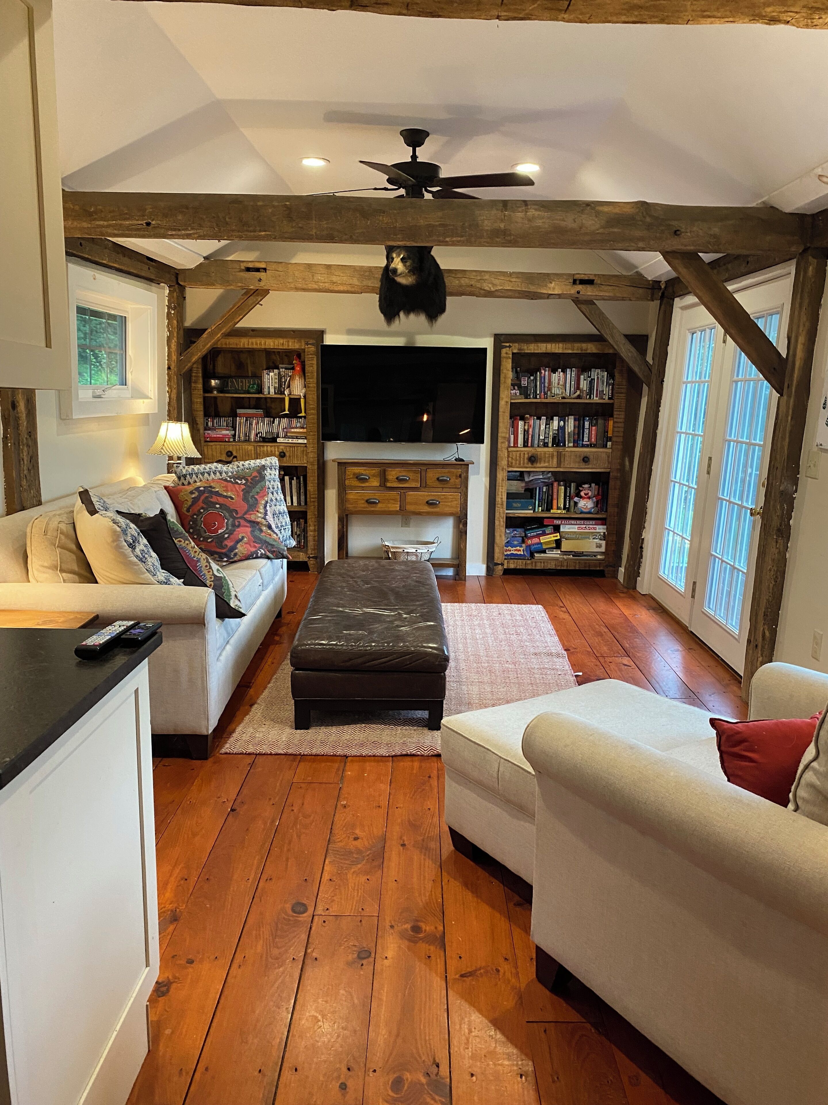 Charming 3-bedroom farmhouse in Colrain w/ gorgeous view/outdoor space
