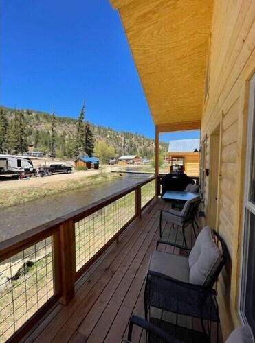 4K River Ranch • River Cabin 2 • Sleeps 6