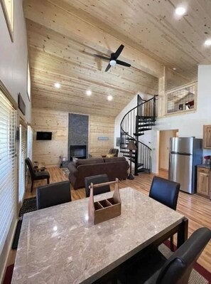 المنشأة من الداخل