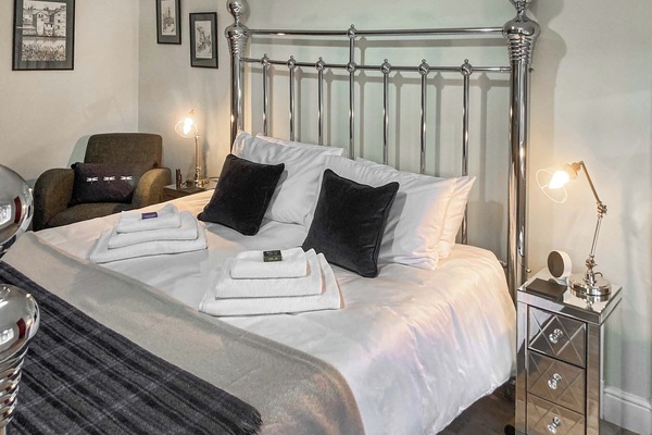 Master bedroom - Super King Bed | Darroch, Moniaive