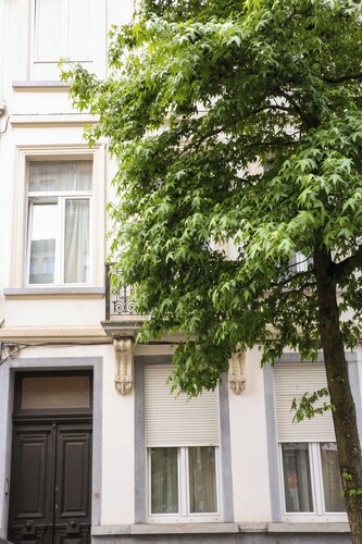 Appartement Spacieux et Complètement Rénové