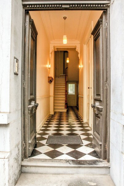 Appartement Spacieux et Complètement Rénové