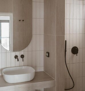 Dusche, Handtücher, Seife, Shampoo