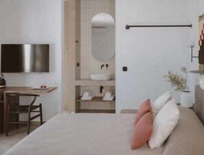 1 bedroom, in-room safe, iron/ironing board, free WiFi