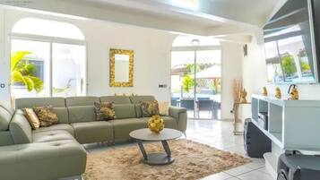 TV connectée, livres, chaßne hi-fi