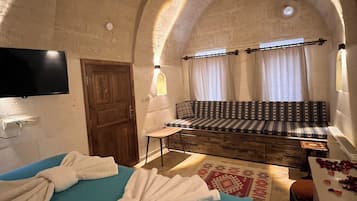 Classic Quadruple Room, Garden View | Blackout drapes, soundproofing, iron/ironing board, free WiFi