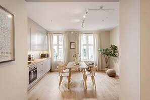 Refrigerador, microondas, parrilla de estufa y lavavajillas