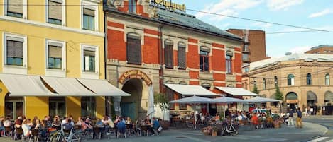 تناول الطعام بالخارج