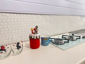 Chalé luxo | Cozinha privada | Geladeira grande, micro-ondas, cooktop
