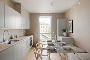 Fridge, microwave, stovetop, dishwasher