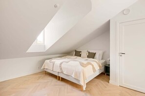 2 bedrooms, iron/ironing board, travel cot, WiFi