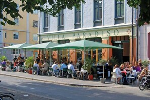 Outdoor dining - Dinbnb Apartments Grunerlokka I Penthouse Dream (Grünerløkka)