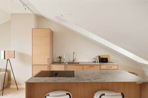 Fridge, microwave, oven, stovetop - Dinbnb Apartments Grunerlokka I Penthouse Dream (Grünerløkka)