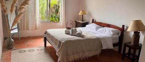 4 habitaciones, caja de seguridad en la habitación, wifi y ropa de cama