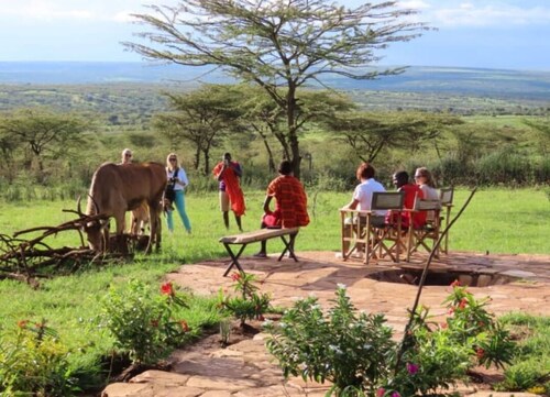5 min From Masai Mara NP! Affordable Glamping Tents Available Hosted by Maasai