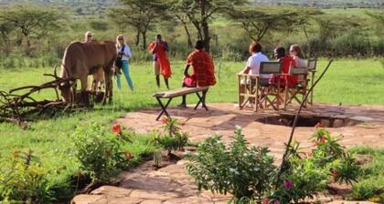 5 min From Masai Mara NP! Affordable Glamping Tents Available Hosted by Maasai