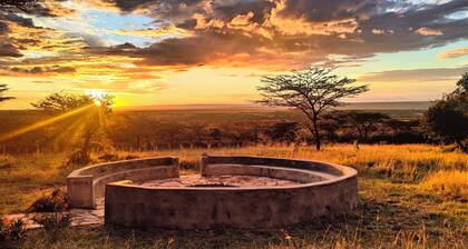 5 min From Masai Mara NP! Affordable Glamping Tents Available Hosted by Maasai