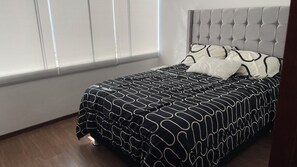 2 habitaciones, tabla de planchar con plancha, wifi y ropa de cama 