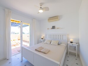 2 chambres, fer et planche Ă repasser, Wi-Fi gratuit, draps fournis