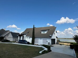 Exterior - Lakefront
Dock
Kayaks
Boat - 3rd party (Frisco)