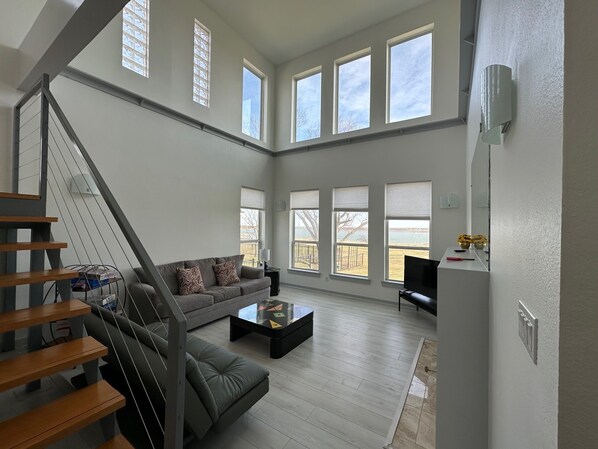 Smart TV - Lakefront
Dock
Kayaks
Boat - 3rd party (Frisco)