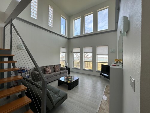 Lakefront
Dock
Kayaks
Boat - 3rd party