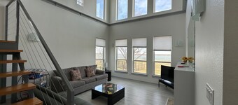 Lakefront
Dock
Kayaks
Boat - 3rd party