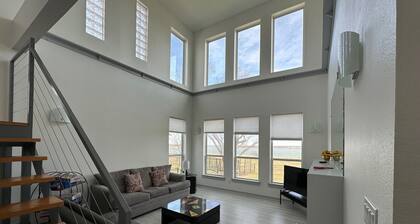 Lakefront
Dock
Kayaks
Boat - 3rd party