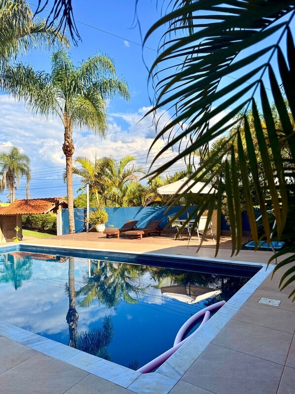 Pool - Country house in a gated community with 24-hour security. Cozy and spacious. (Ibiuna)