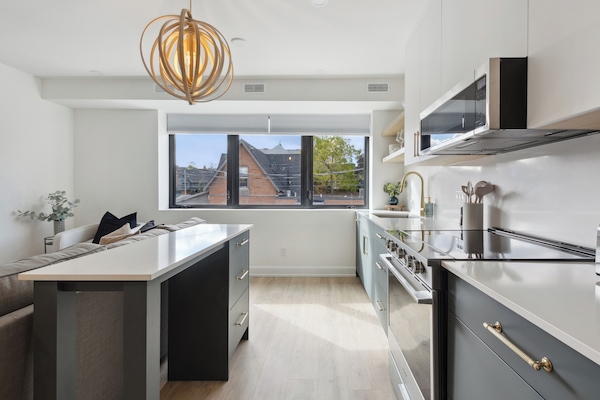 Executive Condo | Private kitchen | Full-size fridge, microwave, oven, stovetop