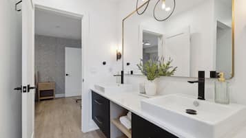 Premium appartement | Badkamer | Handdoeken, zeep, shampoo, toiletpapier