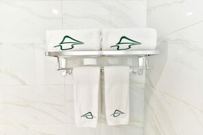 Bathroom - Shanshui Trends Hotel (Sha Village MTR station store Guangzhou) (Guangzhou)